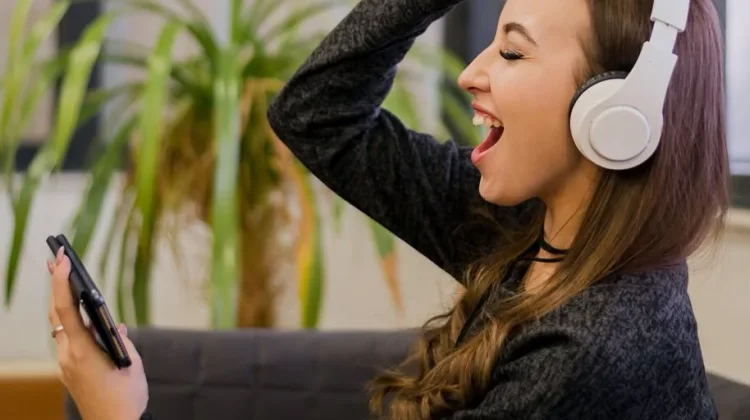 Kelamaan Pakai Headset Bisa Ganggu Pendengaran, Jangan Dianggap Sepele