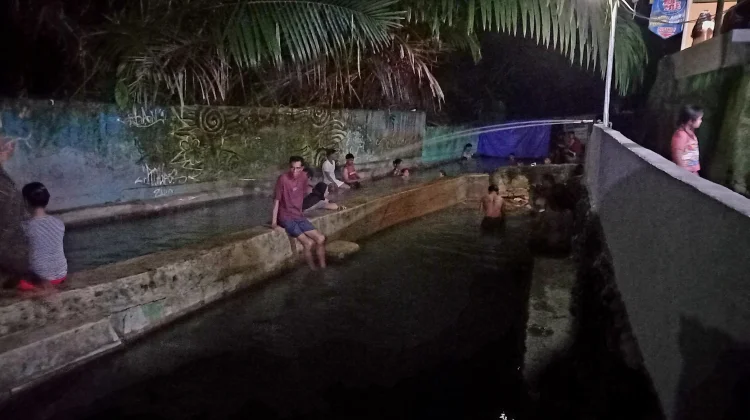 Pemandian Air Panas Tulehu Ramai Dikunjungi Wisatawan saat Liburan