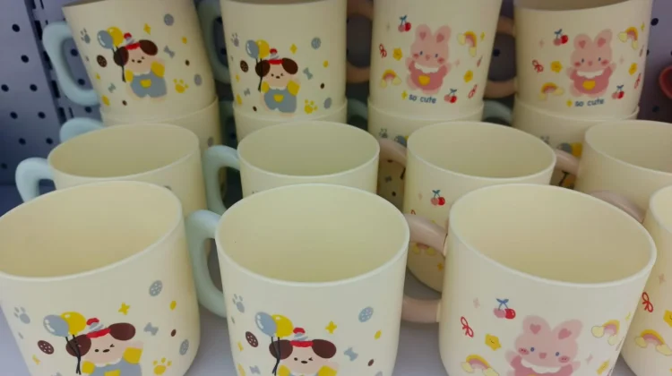 Cangkir Lucu untuk Wadah Minum