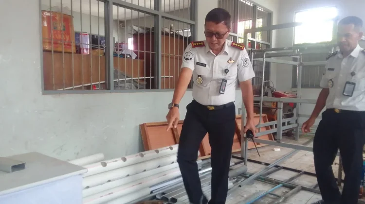 Berkarya di Lapas Ambon,Warga Binaan Diasah Melalui Kerajinan Pertukangan