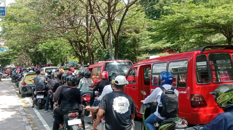 Wisuda Unpatti, Akses Lalu Lintas Sekitar Kampus Tersendat