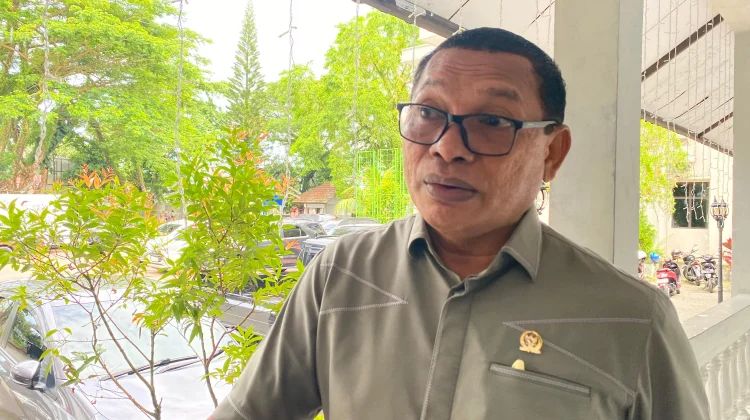 Warga Sulit Peroleh Mitan, Laturiuw: Disperindag Jangan Diam