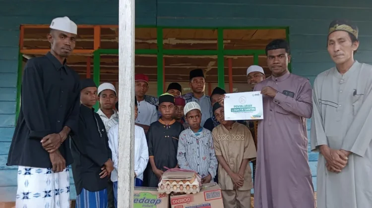 BMH Maluku Salurkan Bantuan Logistik untuk Santri Tahfiz di Pelosok Dobo