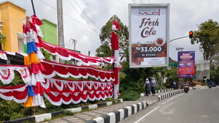 Penjual Bendera Merah Putih di Ambon Mulai Ramai jelang HUT Ke-81 Kemerdekaan RI