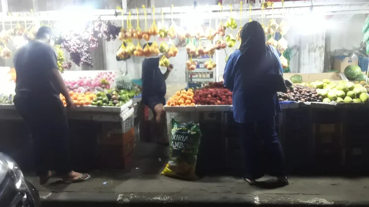 Buka Usaha dari Nol, Pasutri Pedagang Buah di Poka Sukses Kembangkan Lapak Mandiri