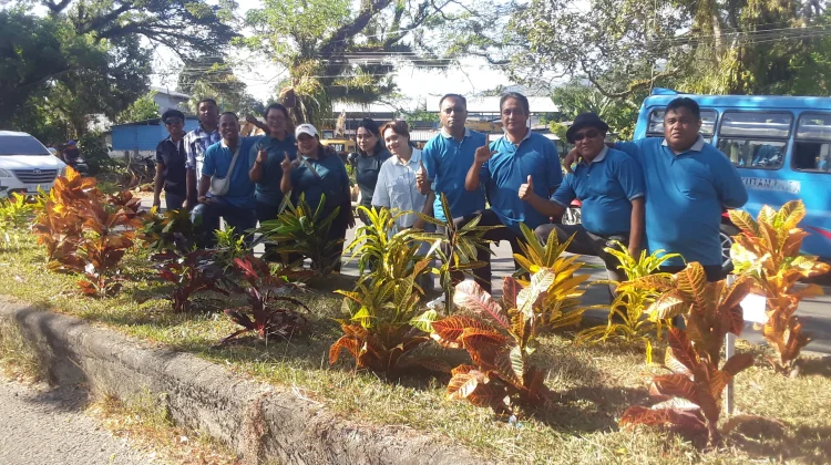 SMP Negeri 12 Ambon Tanam Seratus Anakan Pohon Gadihu di Passo