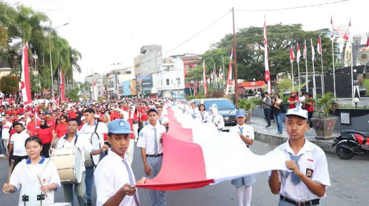 Parade Kebangsaan HUT RI di Ambon, Bentangkan Bendera Merah Putih 81 Meter