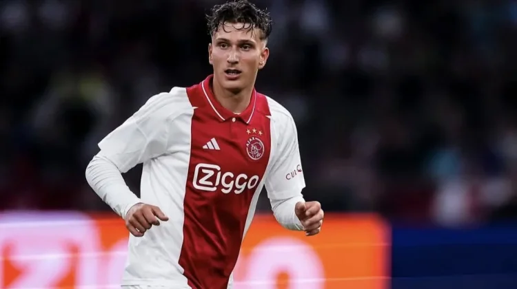 Raksasa Prancis Buru Winger Muda Ajax Amsterdam Asal Belgia