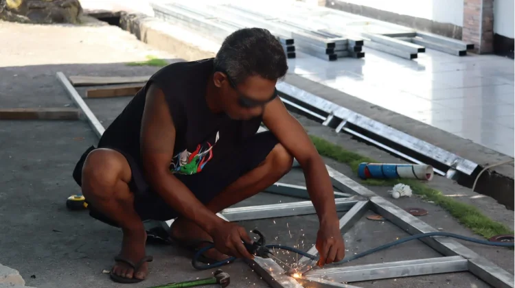 Asah Keterampilan di Balik Jeruji, Warga Binaan Lapas Ambon Sukses Produksi Rangka