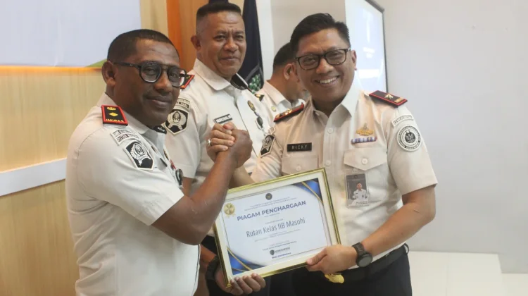 Hadirkan Pelayanan Kesehatan Berkualitas, Rutan Masohi Raih Penghargaan Terbaik