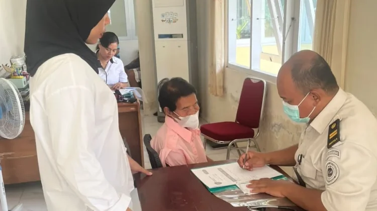 Peduli Lansia, Lapas Ambon Gelar Pemeriksaan Kesehatan di Panti Sosial
