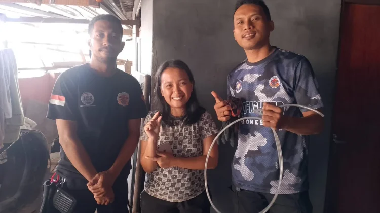Cincin Jatuh ke Saluran Air, Damkar Ambon Turun Tangan Evakuasi