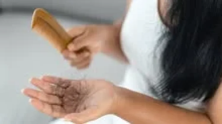 Kenali Penyebab Rambut Rontok