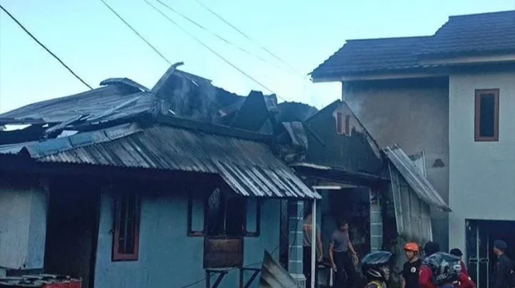 Rumah Warga Terbakar Hebat, Diduga akibat Korsleting Arus Pendek Listrik