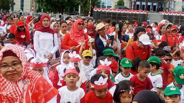 Tanamkan Semangat Kebangsaan sejak Dini, Anak-Anak Ambon Ikuti Kirab Merah Putih