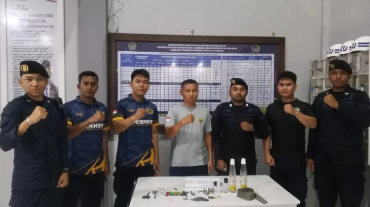 Perkuat Disiplin dan Keamanan,Petugas Lapas Namlea Razia Blok Hunian