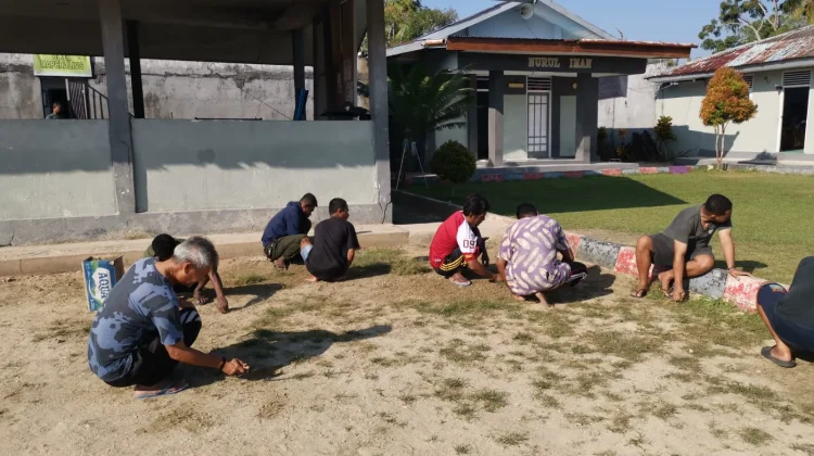 Ciptakan Lingkungan Asri di HUT RI, Petugas & Warga Binaan Lapas Dobo Kerja Bakti