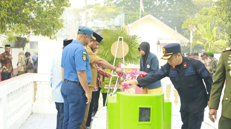 Sambut HUT RI, Lapas Geser-Forkopimcam Sertim Gelar Ziarah di TMP Mayor Abdullah
