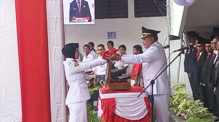 Tiga ASN Pemkot Ambon Terima Satyalancana Karya Satya