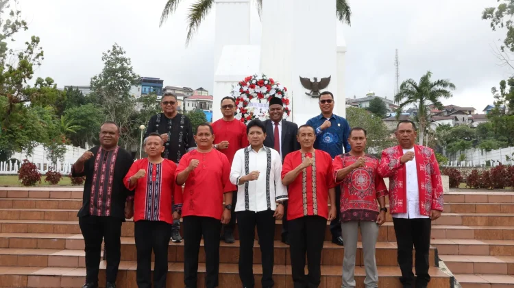 Ziarah di TMP Kapahaha, Sekda Maluku Tekankan Semangat Kepahlawanan ASN