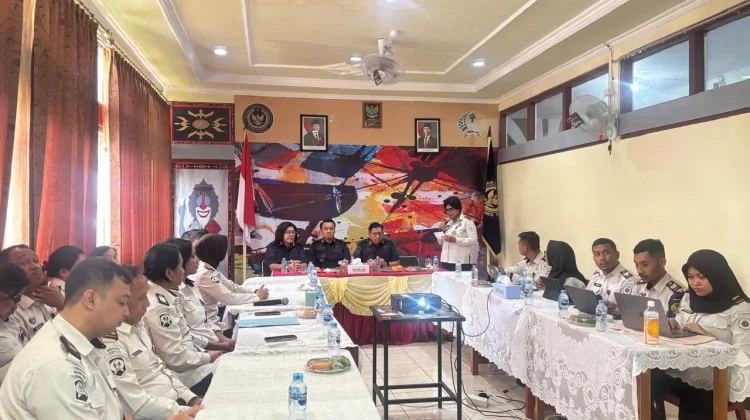 Kakanwil Ditjenpas Maluku Berbagi Pengalaman & Motivasi Bersama Petugas PK Bapas