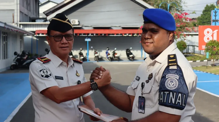 Lapas Ambon Beri Apresiasi,Hendry Margo Lawalata Terpilih Jadi Pegawai Teladan