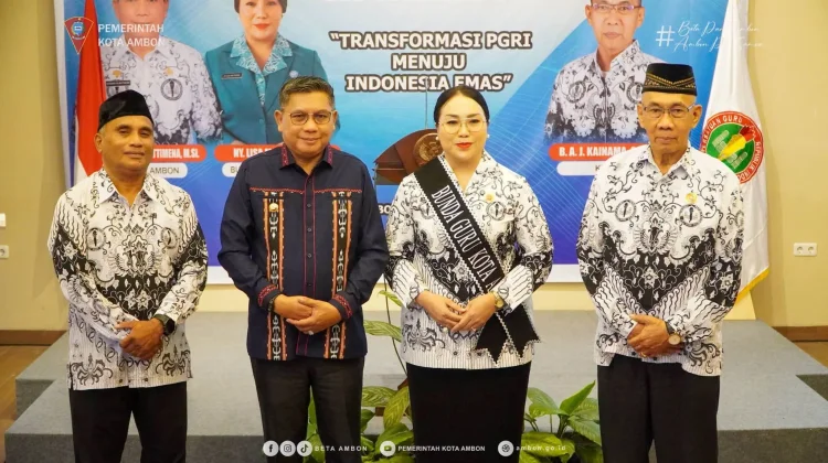 Dalam Konferensi PGRI Kota Ambon, Wali Kota Ambon Kukuhkan Bunda Guru