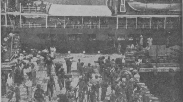 Foto Lawas Ungkap Ramainya Pelabuhan Ambon 1950