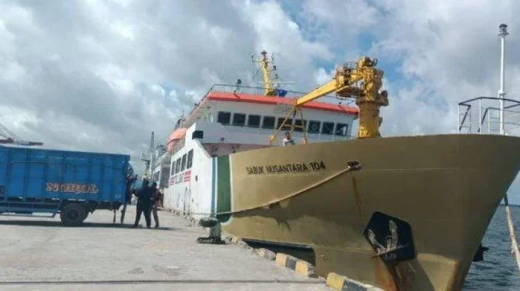 KM Sabuk Nusantara 104 Kembali Layani Eray-MBD, Warga Sambut Penuh Haru