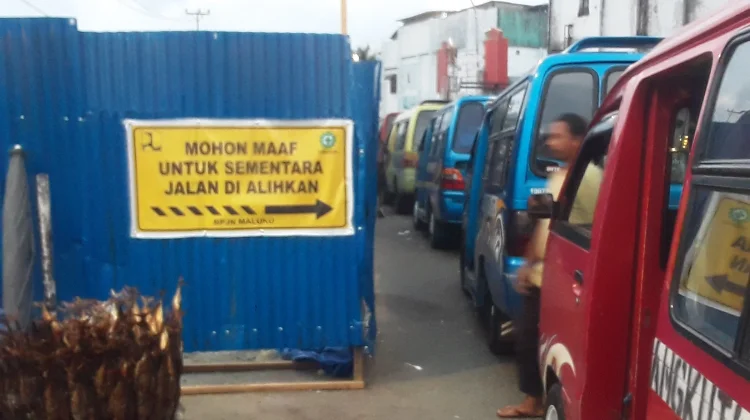 Proyek Jalan di Mardika Picu Kemacetan, Sopir dan Pedagang Keluhkan Dampaknya