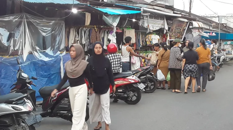 Pakaian Bekas Impor Tetap Diminati, Pedagang Mardika Andalkan Harga Terjangkau