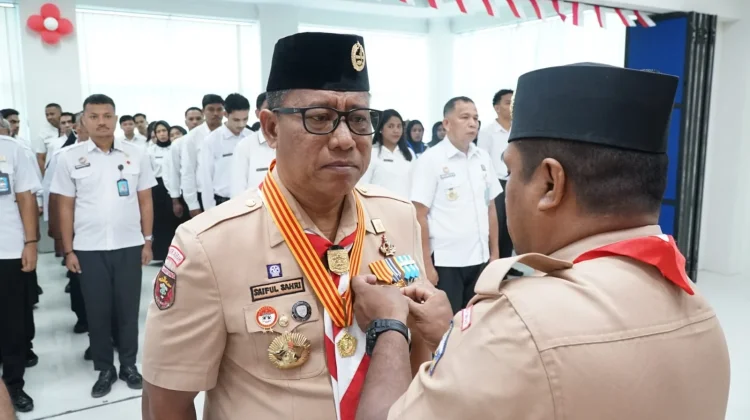 Kakanwil Kemenkum Maluku Terima Lencana Pancawarsa IV
