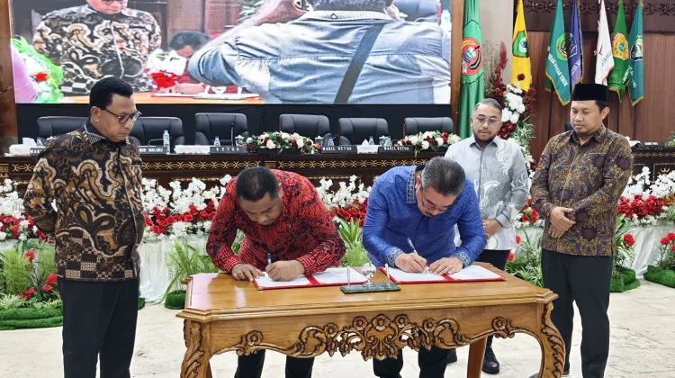 Gubernur Hendrik Pastikan Catatan Fraksi DPRD Maluku Ditindaklanjuti