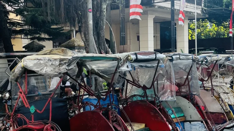Becak Ambon di antara Tradisi dan Modernisasi, Akankah Tinggal Kenangan?