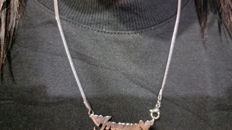 Aksesoris Kalung Nama dan Identitas Diri