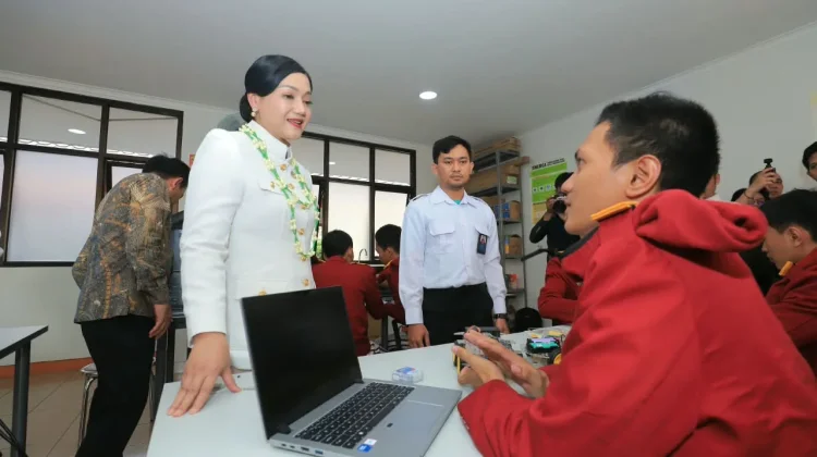 OJK: Menabung sejak Dini Bentuk Karakter Disiplin & Cegah Remaja dari FOMO