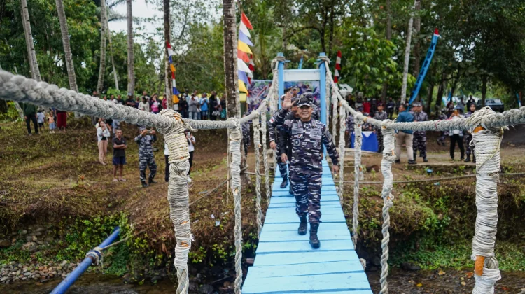 Pangkoarmada RI Resmikan Jembatan Kori, Buka Akses Warga di Tawiri