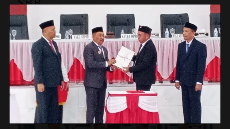 Wakil Bupati Selfinus Kainama Sampaikan KUA-PPAS 2027 di Paripurna DPRD SBB