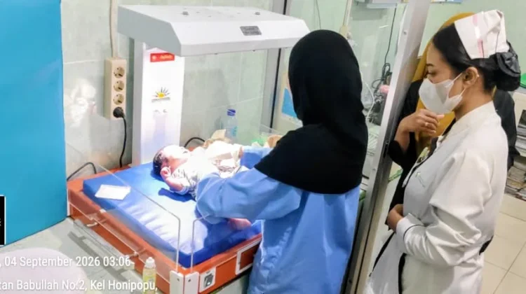 Bayi Perempuan Dibuang dalam Kardus di Trotoar Ambon