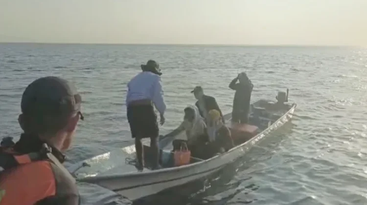 Perahu Mati Mesin, Lima Nelayan Tual Berhasil Dievakuasi