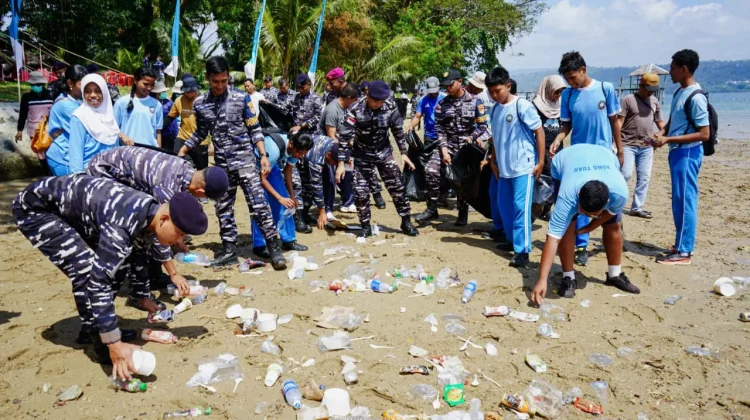 Kodaeral IX Ajak Generasi Muda Cintai Laut melalui Aksi Bersih Pantai