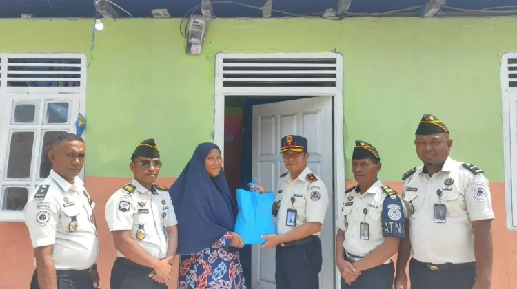 Bantuan Sembako kepada Lansia & Warga Sekitar Wujud Kepedulian Lapas Geser