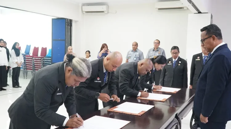 Lantik Empat Pejabat, Saiful Sahri Instruksikan Kejar Target WBBM