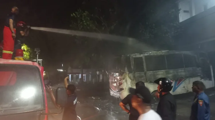 Bus Terparkir Dua Tahun di Passo Terbakar, Warga: Aneh