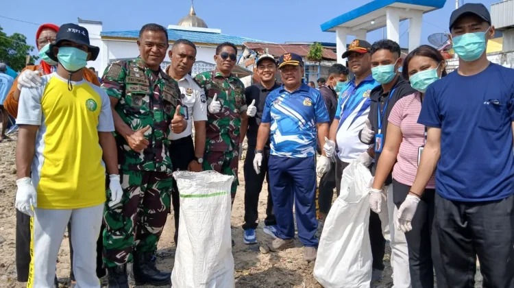 Peduli Lingkungan,Lapas Geser Bersihkan Pantai Sambut Harhubnas 2026
