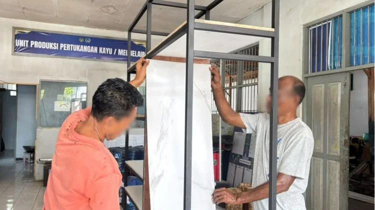 Ciptakan UMKM Unggul,Warga Binaan Lapas Buktikan Karyanya Tembus Pasar