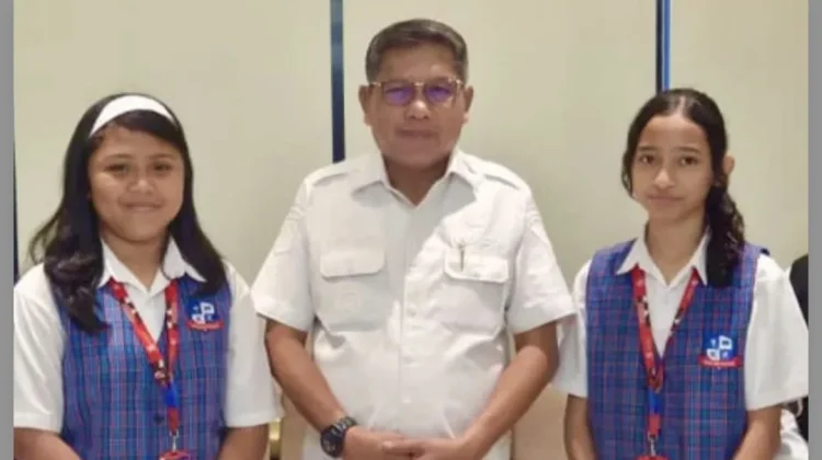 Bodewin Apresiasi Dua Siswi Ambon Lolos Olimpiade Penelitian Nasional