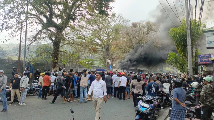 Eksekusi Lahan Sengketa di Jl. Ahmad Yani Ambon Ganggu Arus Lalu Lintas