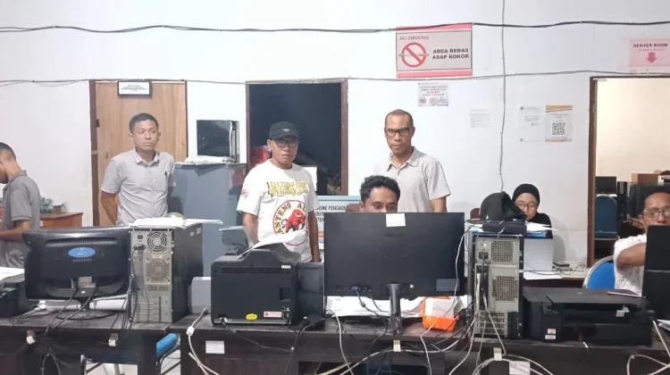 Gerak Cepat Dukcapil SBB Cetak Ulang Dokumen Korban Kebakaran Patahue