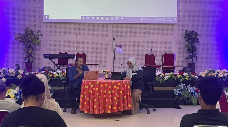 Weslly Johannes Ajak Penulis Tekun Membaca dan Menulis